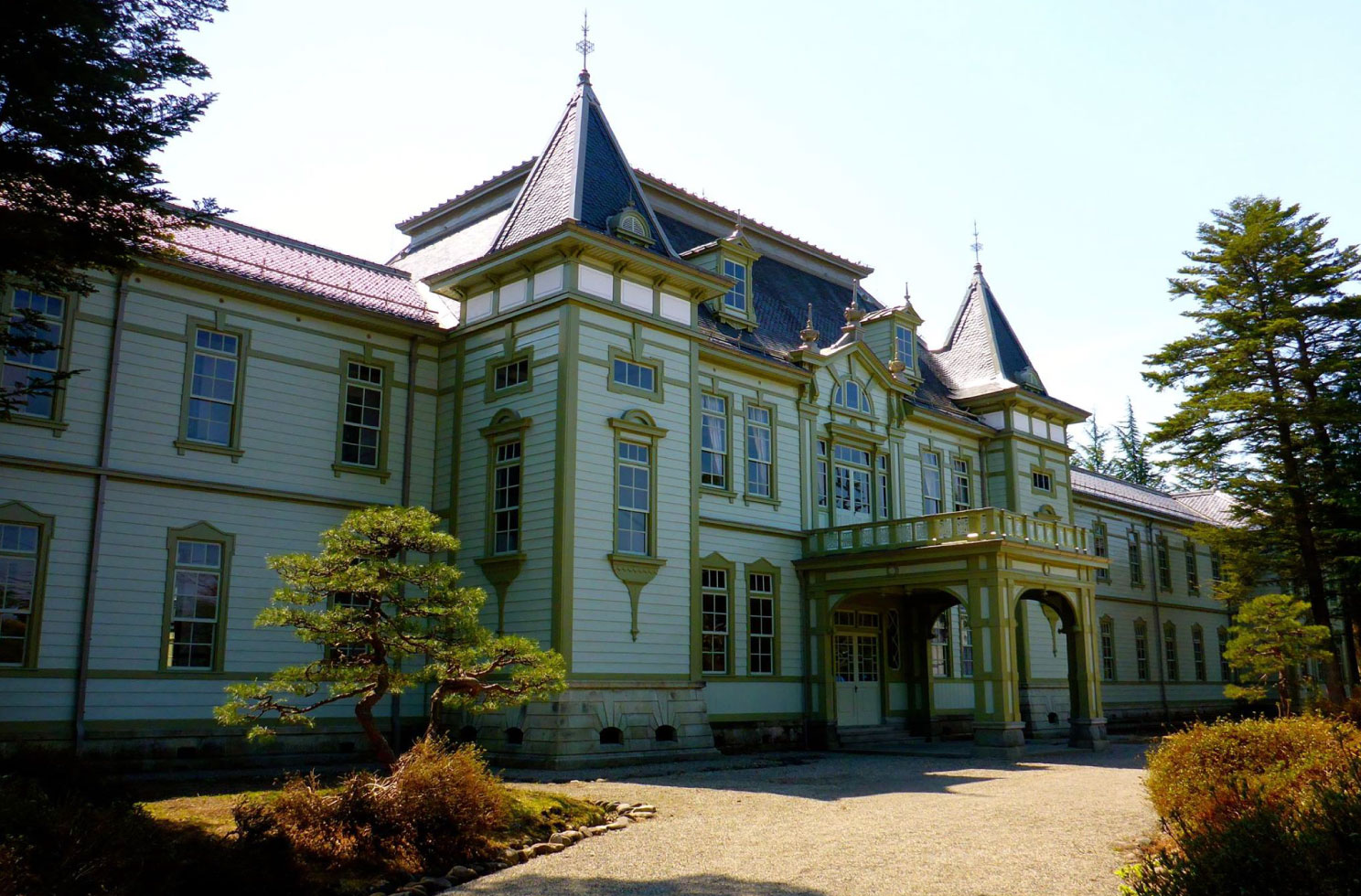 旧米沢高等工業学校本館ご案内 旧米沢高等工業学校本館 学校 地域の方 山形大学 工学部 大学院理工学研究科 大学院有機材料システム研究科